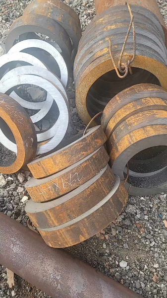 12cr1movG無縫管 15crmo熱軋無縫鋼管大口徑高壓鍋爐管